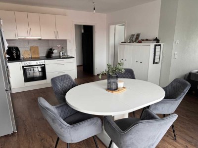 Neuwertige Wohnung mit drei Zimmern sowie Balkon und EBK in Friedrichshafen