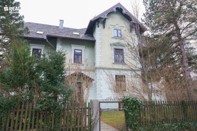 Dachgeschoßwohnung in wunderschöner Jahrhundertwende-Villa in Reichenau - 47,14m² plus 4m² Keller und Parkplatz!