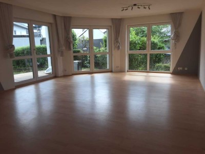 Große 3-Zimmer-Wohnung mit Terrasse in zentraler Lage