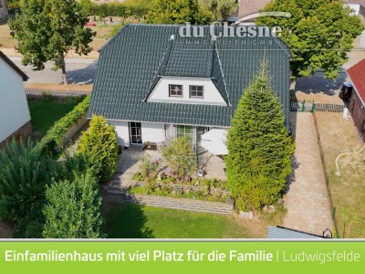 Stilvolles Einfamilienhaus, im Grünen, auf einem schönen 1.500m² Grundstück, direkt am Feld