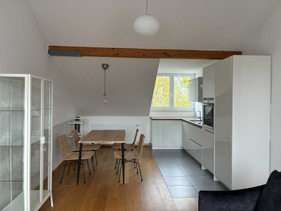 Moderne und möbilierte 2 Zimmer-DG-Wohnung mit Einbauküche und Balkon in MA-Neckarau