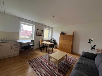 Möbliertes 1-Zi Apartment mit Ausblick im Lehel
