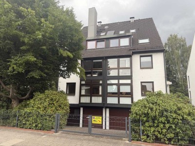 Schöne renovierungsbedürftige Hochparterre-Wohnung mit Terrasse & Balkon im Geteviertel