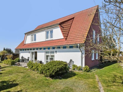 Gemütliches Zweifamilienhaus in ruhiger Lage inmitten von Neverin