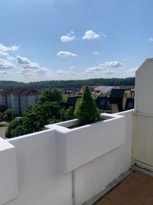 Stilvolle, modernisierte 2-Zimmer-Dachgeschosswohnung mit geh. Innenausstattung mit Balkon und EBK
