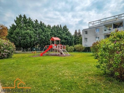 4-ZIMMER-ERDGESCHOSSWOHNUNG MIT DACHTERRASSE &amp; GARAGE // RUHELAGE AM SOLDANELLENWEG!