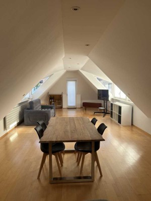 Schöne drei Zimmer Wohnung möbliert in Stuttgart, Botnang
