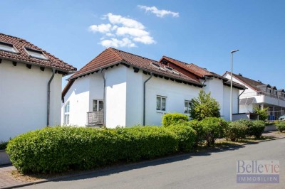 naturnah gelegen: Moderne 2-Zimmer-Wohnung mit Balkon und TG-Stellplatz in gepflegter Umgebung