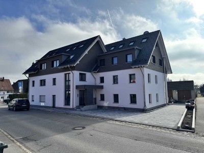 Neuwertige Wohnung mit drei Zimmern und Balkon in Vogt