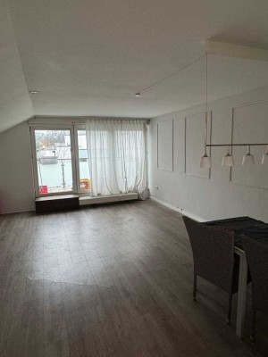 Helle Dreizimmerwohnung mit Einbauküche und Südbalkon in Mülheim Speldorf