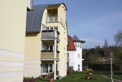 Sonniger Balkon mit Blick zum Spitzhaus