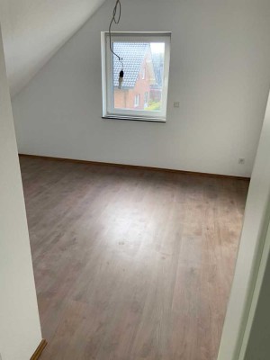 Ansprechende und neuwertige 3-Zimmer-Wohnung mit gehobener Innenausstattung mit Balkon in Reichshof