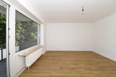 Helle, gut geschnittene 3 Zimmer Wohnung mit großem Balkon