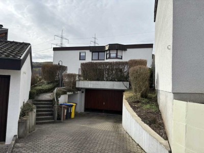 Schöne 3-Zimmer-Wohnung mit Balkon, Aussicht und TG-Stellplatz in Weinstadt-Beutelsbach