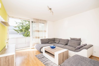 Nähe NaWi: Zweizimmerwohnung mit Loggia und Garage