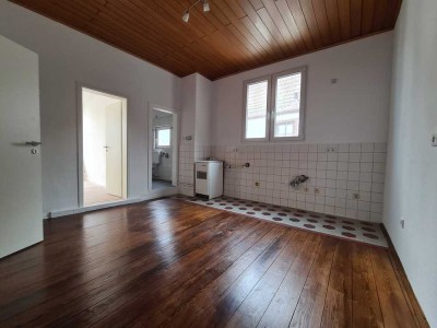 Renovierte 1,5 Zimmer Altbau-Wohnung in Uninähe