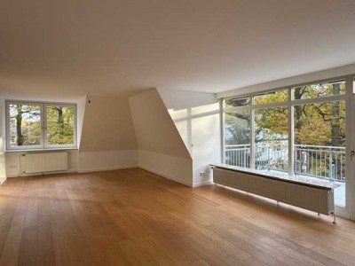 Tolle Wohnung in exklusiver Lage, 2 Balkone und 1 Garage