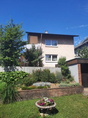 Einfamilienhaus mit Potential und großer Grundstücksfläche!!!