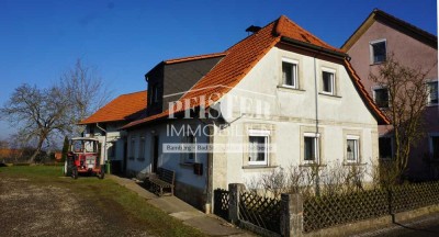 Sanierungsbedürftiges Bauernhaus mit Nebengebäude und kleinem Garten in Sassendorf