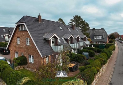 Neuwertige 2 ½-Zimmer-Maisonette-Endhausferienwohnung  mit Terrasse und Garten in strandnaher Lage