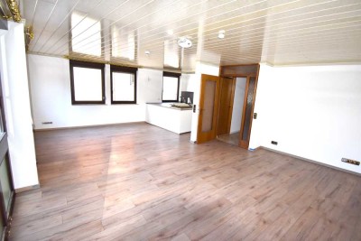 **Große 4,5-Zimmer-Maisonette-Whg. mit Balkon in der Ortsmitte von Ehningen**