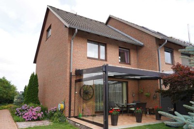 * Attraktive Doppelhaushälfte in Hämelerwald * - mit ausgebautem DG, Südterrasse u. Garage