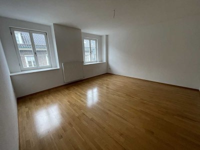 Attraktive 4-Zimmer-Wohnung mit Balkon und hochwertigem Parkett in zentraler Lage von Wuppertal