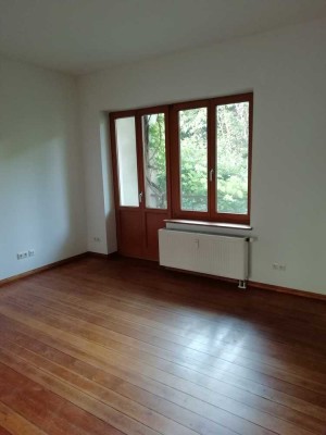 Attraktive 2,5-Zimmer-Hochparterre-Wohnung mit Balkon in Rostock