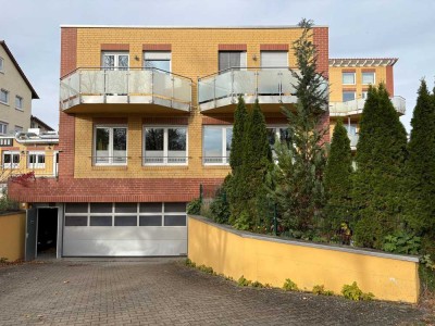 Familienfreundliche 3 1/2 Zimmerwohnung mit großer Dachterrasse, Balkon, Stellplatz + TG-Stellplatz