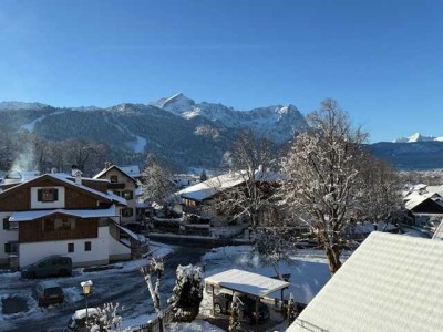 Exklusive, vollst. renovierte 2-Raum-Wohnung mit lux. Innenausstattung mit EBK