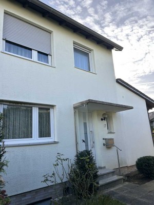 Reiheneckhaus in ruhiger Lage in Friedrichsdorf/Seulberg