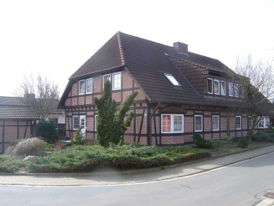 Schöne und gepflegte 3-Raum-DG-Wohnung mit gehobener Innenausstattung in Wahrenholz