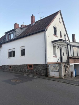 Ein-/Zweifamilienhaus mit Potential, Nebengebäude und großzügigen Garten
