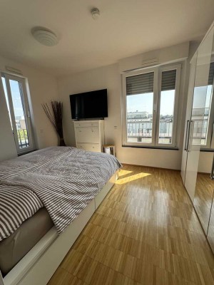 Exklusive 2-Zimmer-Penthouse-Wohnung mit geh. Innenausstattung mit Balkon und EBK in Köln Marienburg
