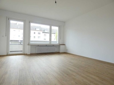 ***  2 Zimmer - Balkon -Erstbezug nach Sanierung - super Lage! ***
