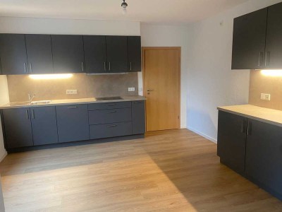 Großzügige, frisch renovierte und helle Wohnung mit zwei Balkonen!