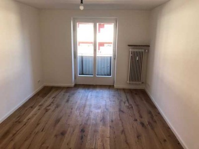 Schöne 1-Zimmer-Wohnung mit Balkon Nähe Wettersteinplatz