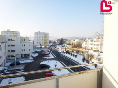 Schön aufgeteilte Wohnung mit Loggia