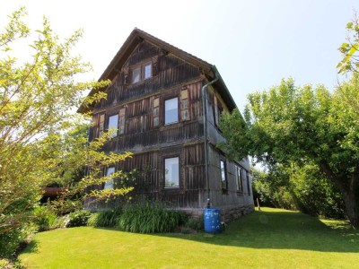Wohnhaus in Rommerz mit gepflegtem Garten und schönem Panoramaausblick auf die Rhön