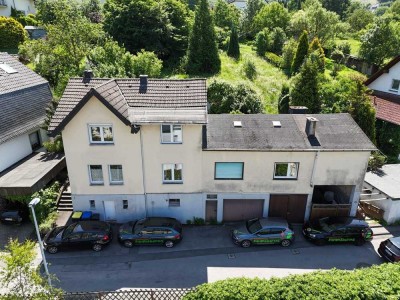 NEU: Gemütliches Zweifamilienhaus mit drei Garagen in ruhiger Lage von Altena-Dahle zu verkaufen!!!