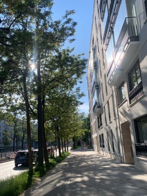 [Möbeliert] Stilvolle, neuwertige 2-Zimmer-Wohnung mit lux. Innenausstattung mit Balkon und EBK