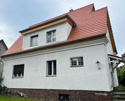 Repräsentatives Einfamilienhaus mit sonnigem Grundstück