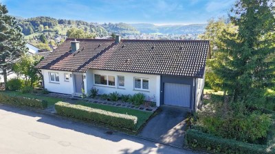Attraktives Einfamilienhaus mit herrlicher Weitsicht in 72461 Albstadt-Onstmettingen