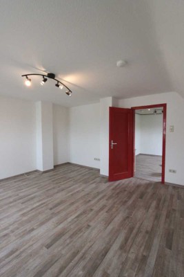 2-Zimmer Dachgeschosswohnung mit Einbauküche