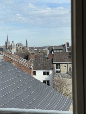 Traumhafte 3-Zimmer-Dachgeschosswohnung mit Balkonblick auf Dom & Rathaus – Nachmieter gesucht