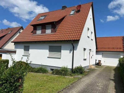 Provisionsfreies, freistehendes Zweifamilienhaus mit Garten in ruhiger Lage