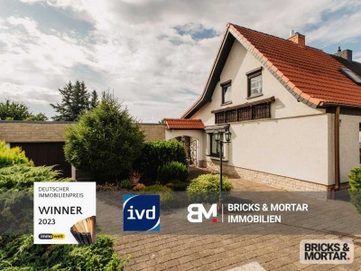 Gepflegte Doppelhaushälfte mit Nebengebäude, Garten und Garage