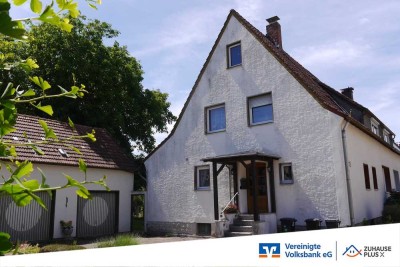 ... Doppelhaushälfte mit zwei Garagen in Steinheim!