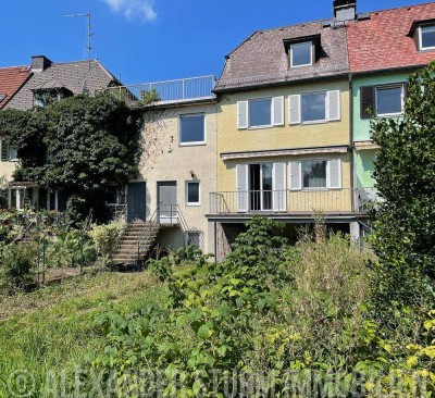 SCHÖNES GNEIS | Reihenhaus mit Entwicklungspotential