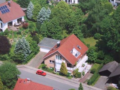 Schöne Dachgeschosswohnung mit Balkon, Einbauküche, Dachterrasse